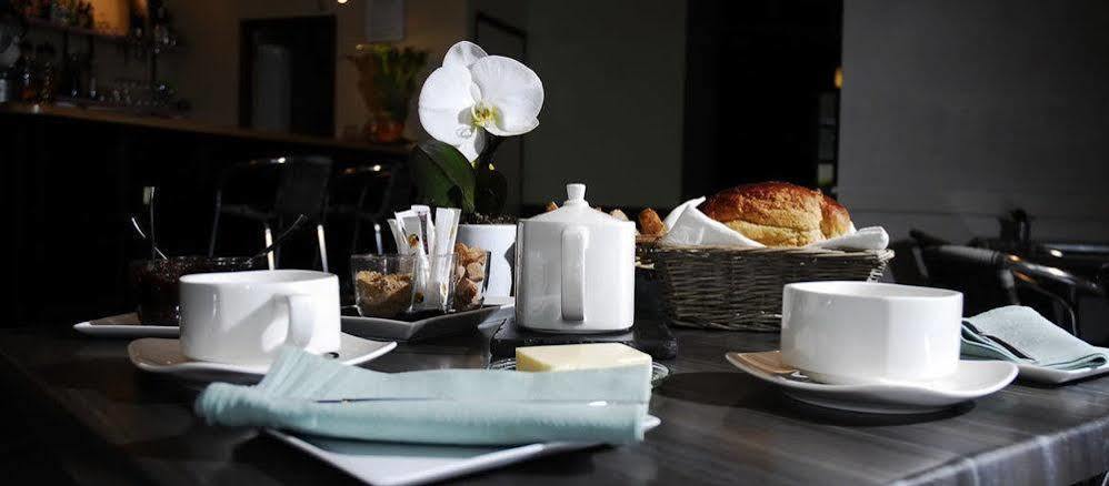 Logis Hotel Restaurant L'Auberge Du Chateau Muret-le-Chateau Екстер'єр фото